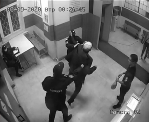В Новоуральске местный житель предстанет перед судом по обвинению в применении насилия в отношении представителя власти (ФОТО)